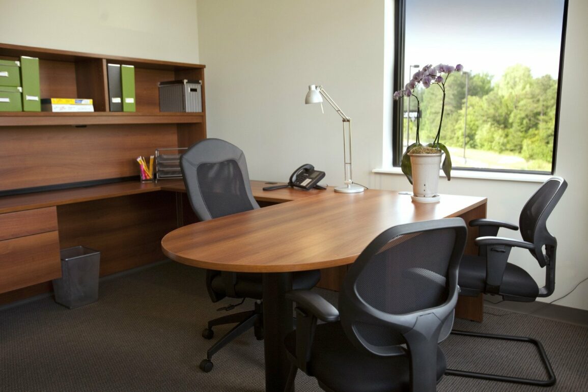 Licence to use Furnished and Serviced Office Suite (with Service Charge)